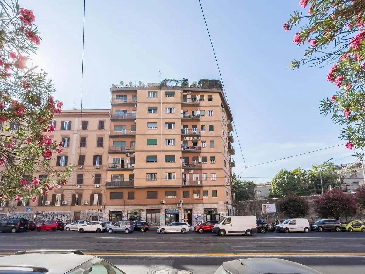 The Best Rent - Bright Apartment Near Pigneto Roma 0*,  Italia